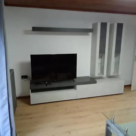 2 Διαμέρισμα *